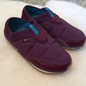 Teva Mocassins Purple Slip On